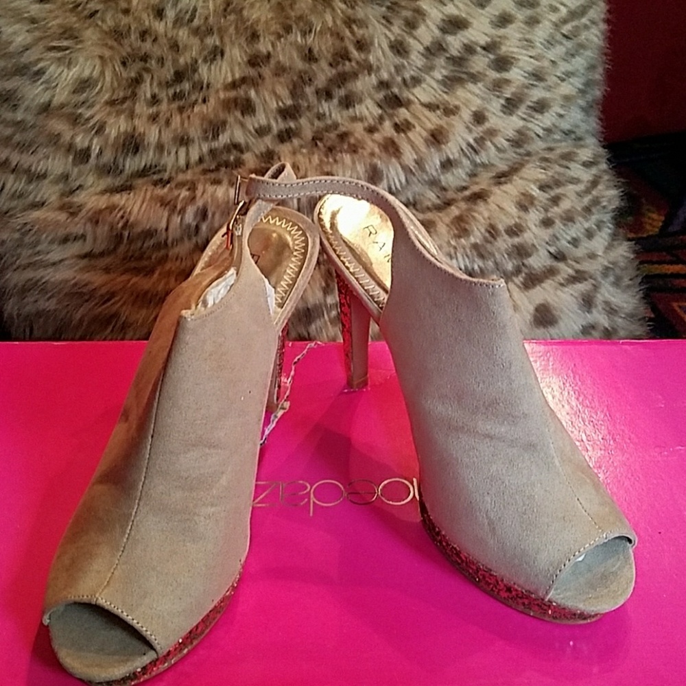 Rampage ultra suede tan heels with gold glitter